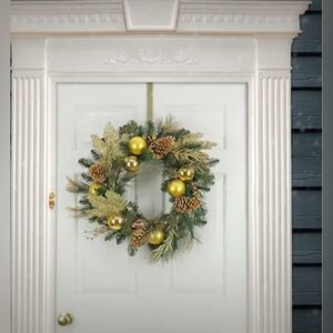 24-in Pre-lit Artificial Christmas Wreath